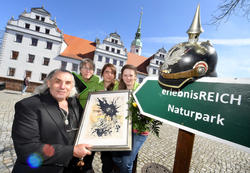 Helmut Rebmann, Sammler und Leihgeber der Ausstellung Dal&iacute; in Doberlug, Ilona Ertle, Kathrin Heinrich und Tina Kopetzky vom neuen Besucherinformationszentrum des Naturparks Niederlausitzer Heidelandschaft.