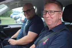 Stellv. KBM Kamerad Frank Romey vorn und Peter Bange aus der FF Elsterwerda(0)